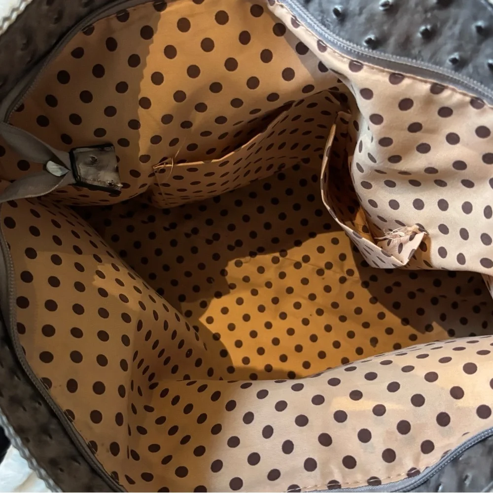 Chic Silver Textured Shoulder Bag - Picture 5 of 5